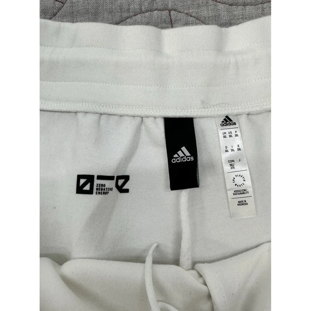 Adidas Z.N.E Men's Premium Club Fleece Shorts White / Size 3XL